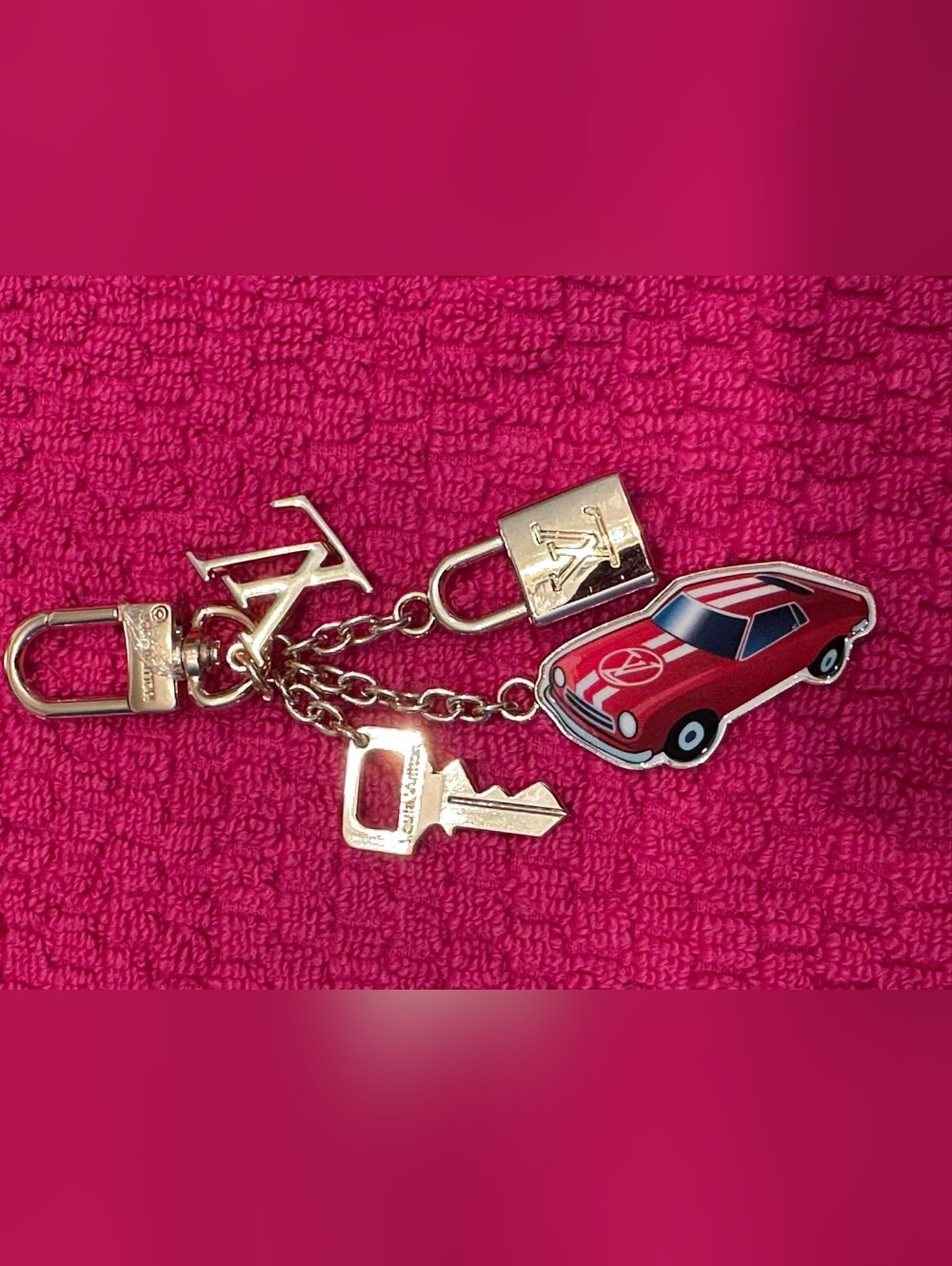 Super Cute Race Car Keychain With Keys
